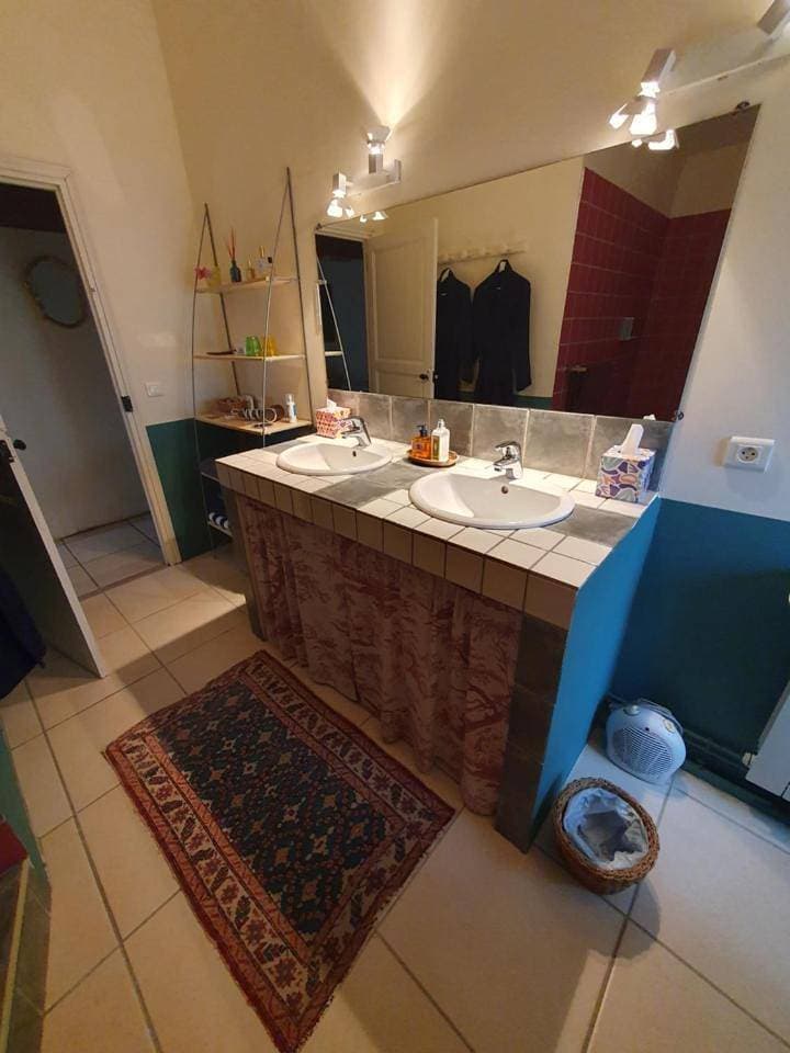 Foto 10 von 10: Double Room with Private Bathroom