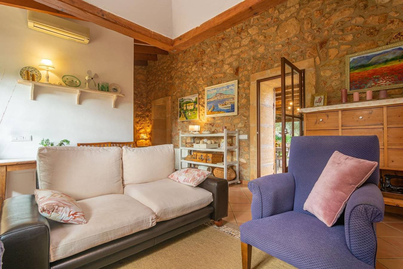 Foto 10 von 50: S'Era Nova - Schöne Villa mit privatem Pool, umgeben von einem schönen Garten. Wifi ist gratis.