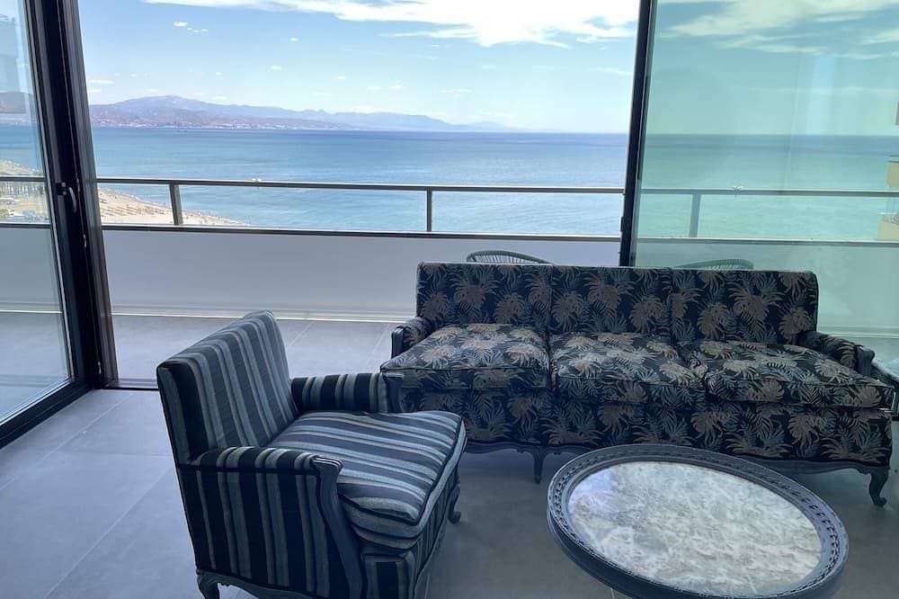 Foto 11 von 29: Beach Front Pool Apartment Terrace 3 Bedrooms