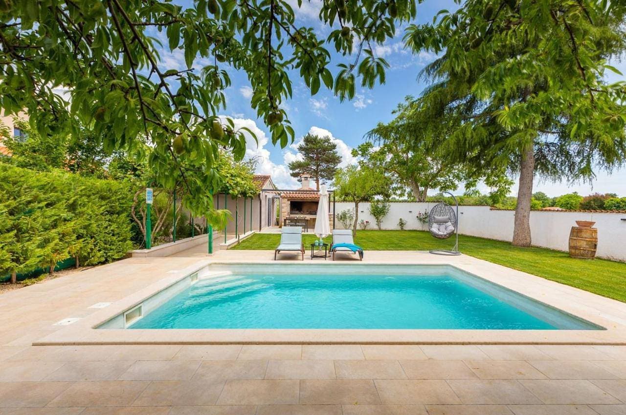 Foto 3 von 5: Villa with Private Pool