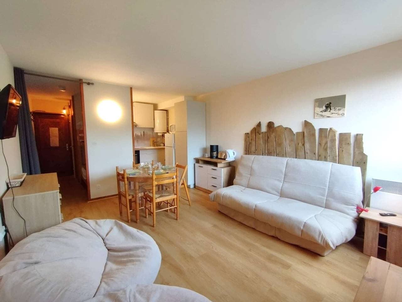 Foto 2 von 10: Gemütliches Studio für 4 in St-Lary mit ausgestatteter Kochnische