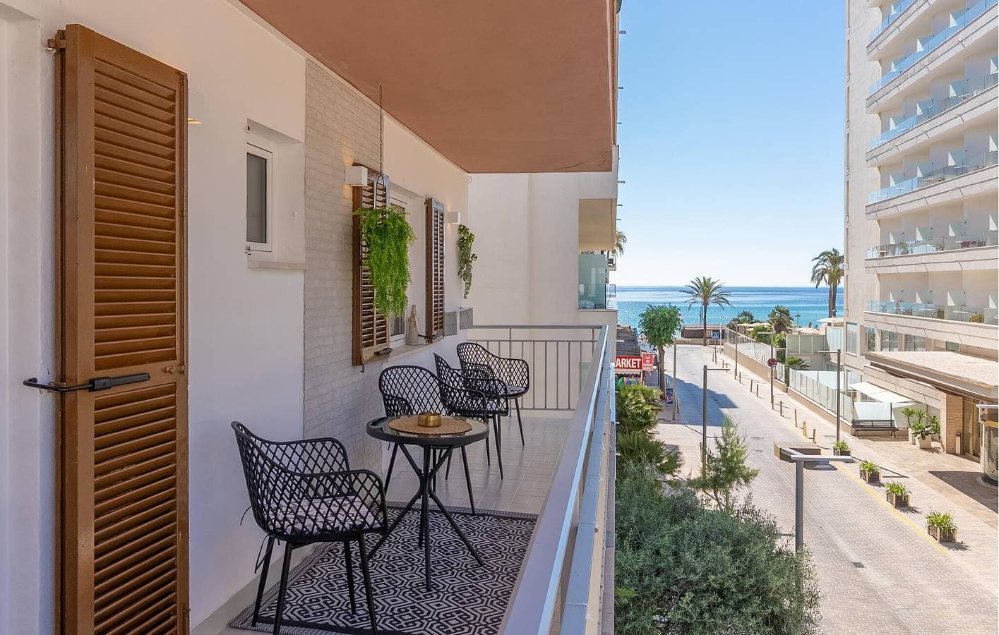 Cala Millor Strand Apartment mit Terrasse & WiFi 1