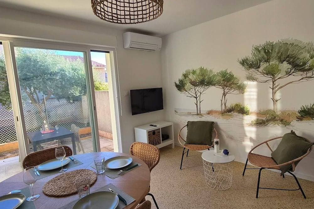 Renovated one-bedroom apartment in Hyères, air-conditioned, 250 meters from the beach, private parki... 1