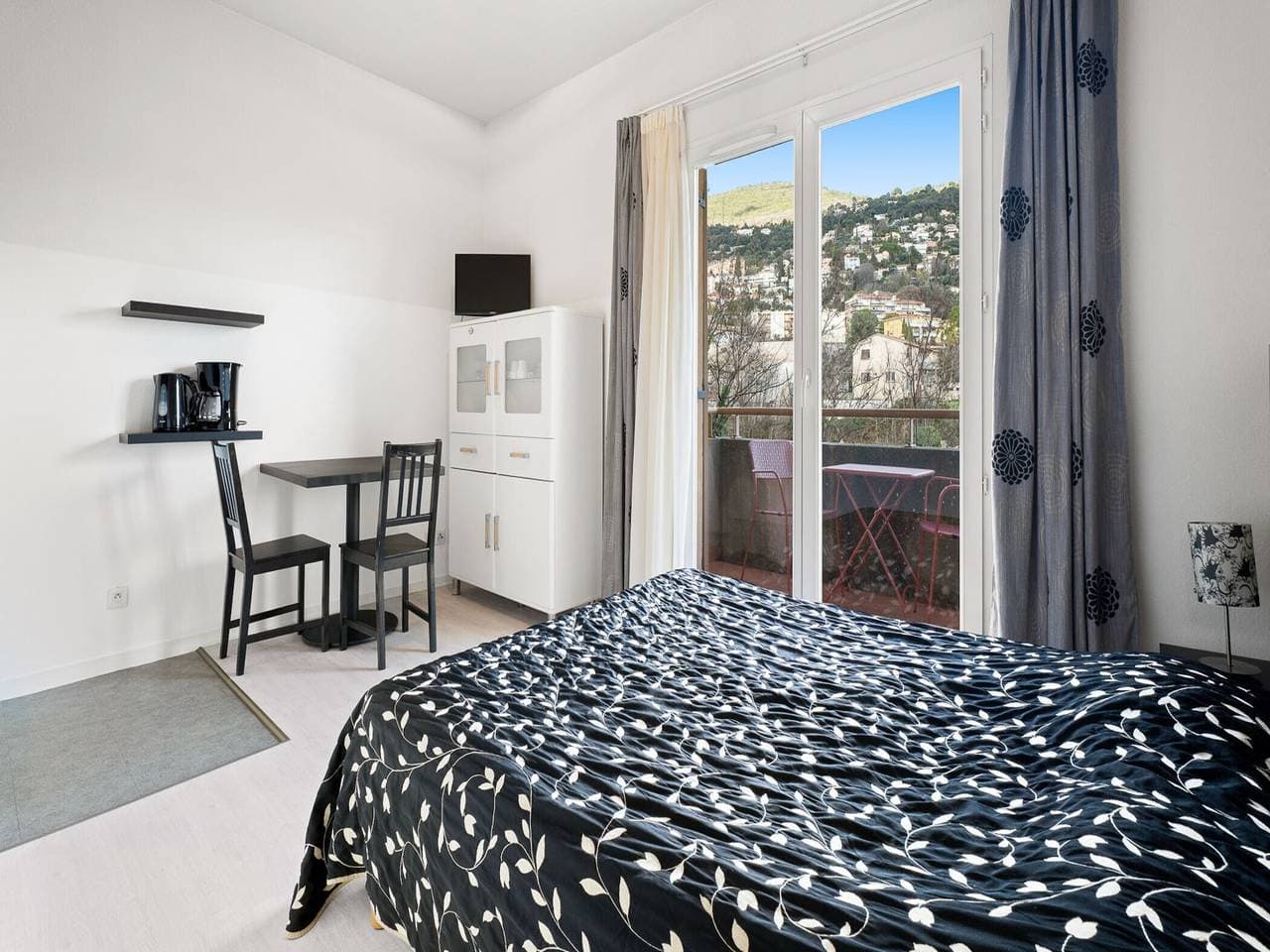 Foto 5 von 10: Apartment in Grasse mit Poolblick