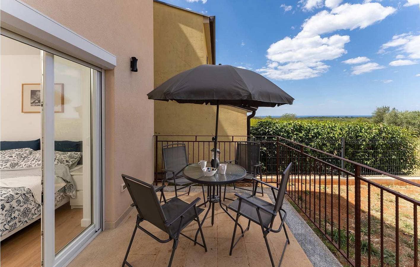 Foto 6 von 24: Gemütliche Ferienwohnung mit Terrasse, WLAN und Parkplatz in der Nähe der Pizzeria Capri