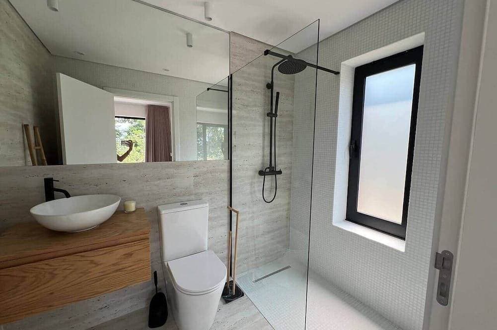 Foto 5 von 16: Modern Stone Villa: Geres views & Private Pool