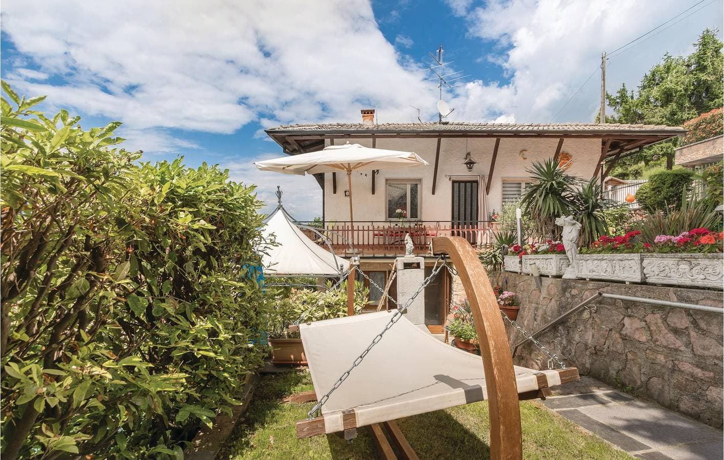 Foto 5 von 16: Luxuriöse Gardasee-Wohnung: Parkplatz, Terrasse, und Internet!