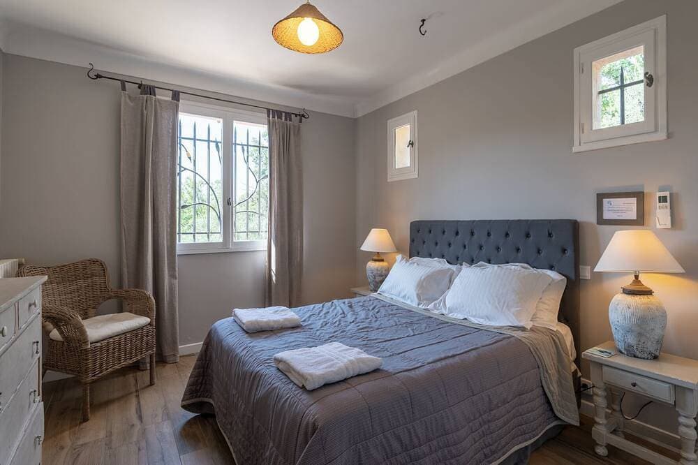 Foto 4 von 30: Wunderschöne Landvilla mit Pool in der Nähe von Valbonne Village - 14 Personen