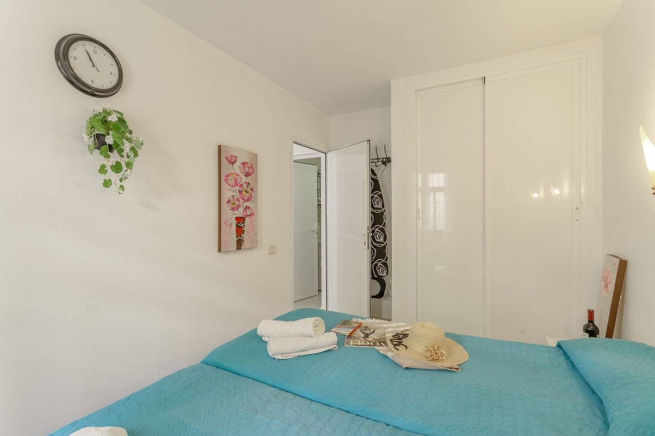 Foto 13 von 25: Ferienwohnung 'Mirra - Meerblick' mit Meerblick, Gemeinschaftspool und WLAN