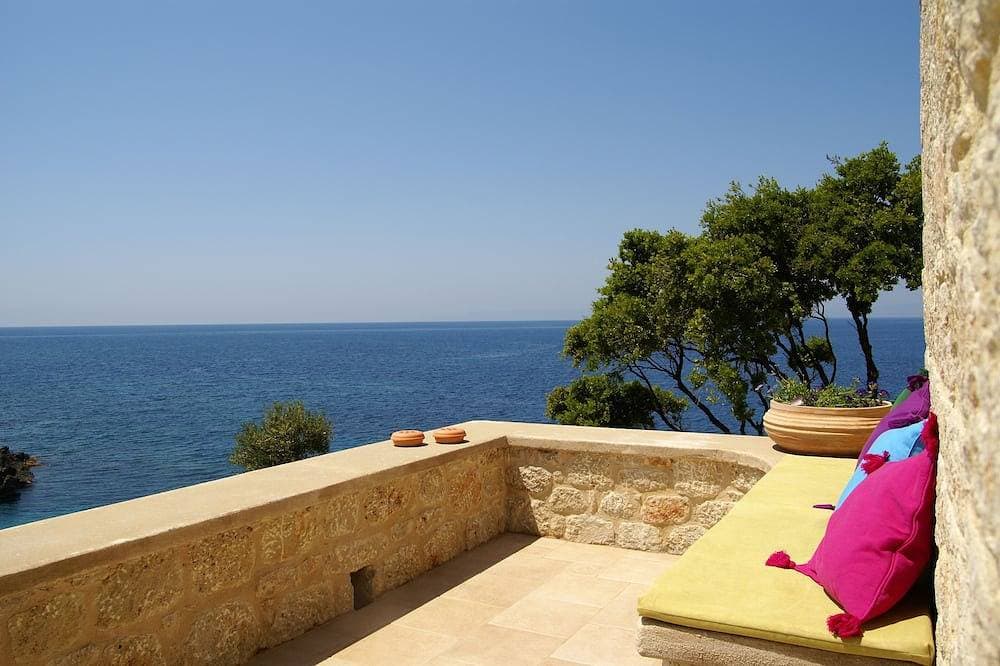 Pretty  seafront cottage in the center of Stoupa, minutes from the sandy beaches 1