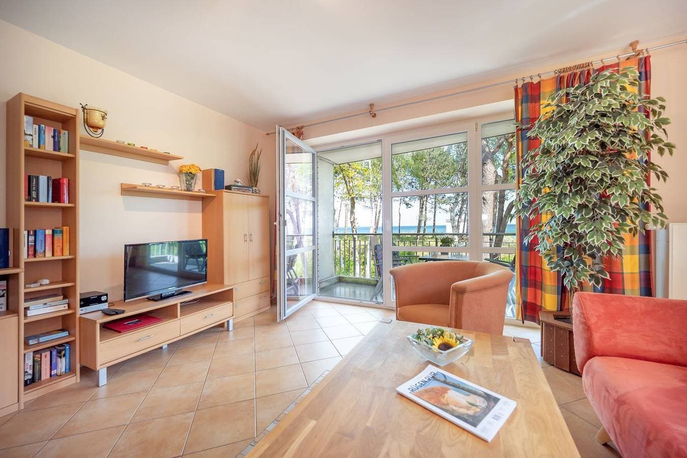 Foto 2 von 10: Appartement mit Balkon und tollem Meerblick, direkt am Strand