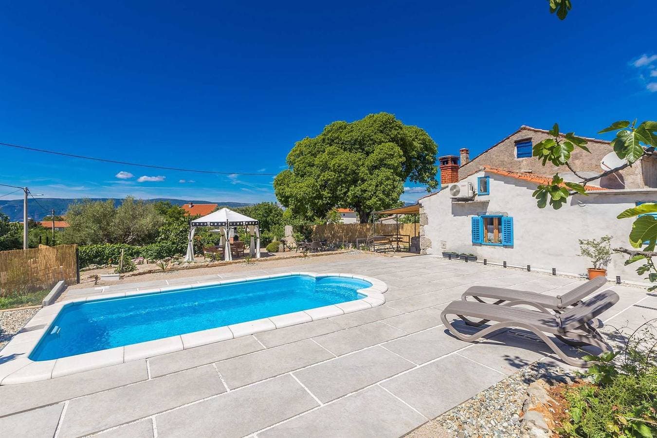 Rustikales Ferienhaus Depope mit privatem Pool 1
