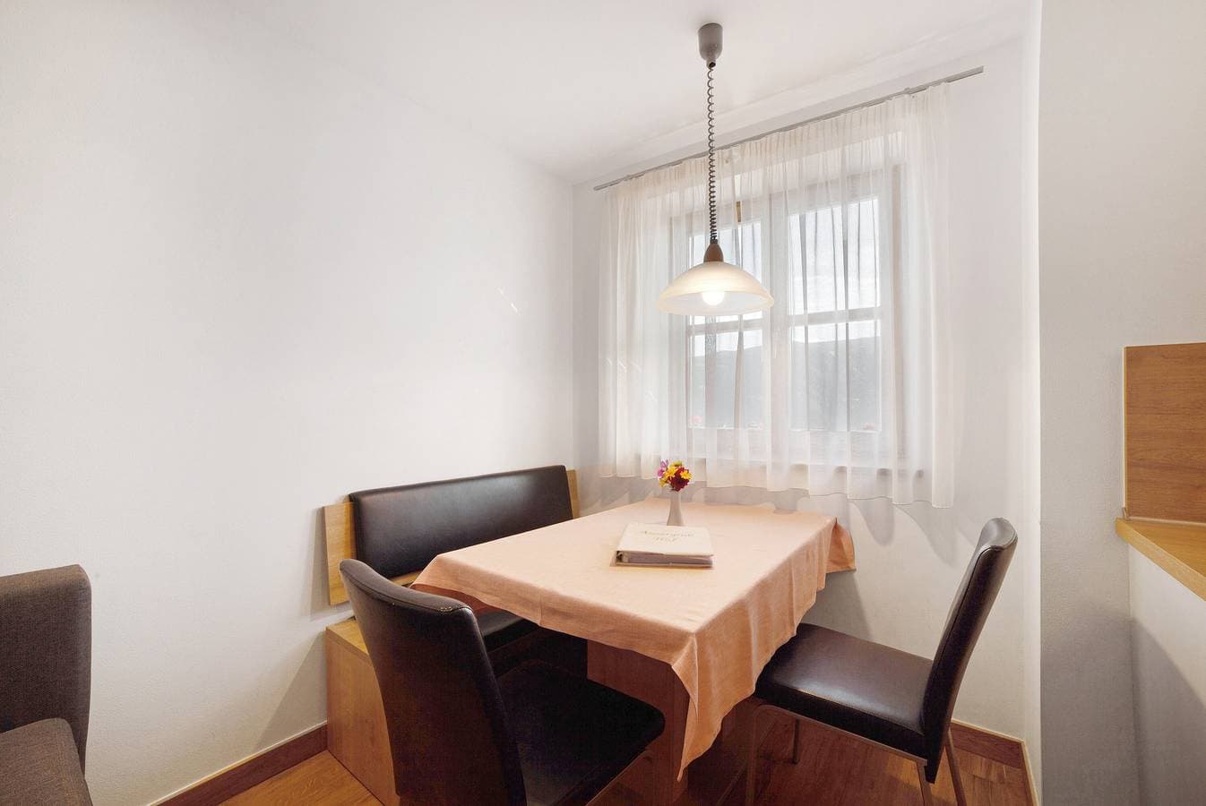 Foto 4 von 27: Ferienwohnung 'Ausergrubhof Wohnung Naturns' mit Bergblick, Gemeinschaftsgarten und WLAN