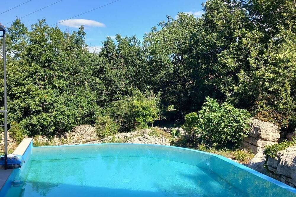 Vacances de rêve au milieu des cigales Villa avec Piscine proche Vallon Pt d'Arc 1