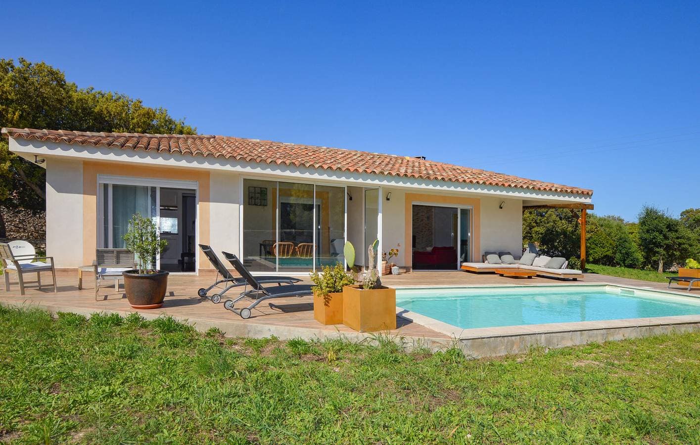 Gemütliche Wohnung mit Pool in der Nähe von Plage de Canetto 1