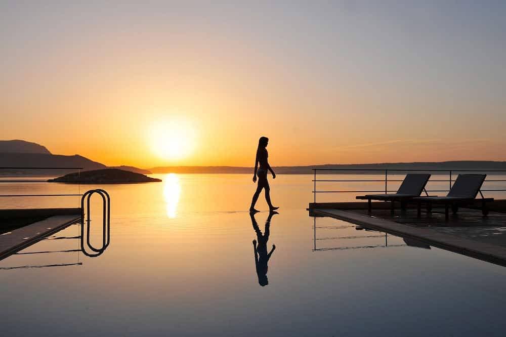 Genießen Sie atemberaubende Sonnenuntergänge vom besten Infinity-Pool! 1