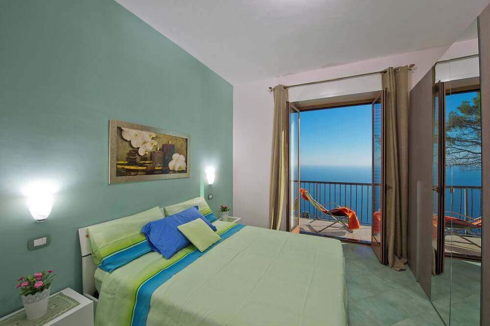Foto 2 von 20: Emerald apartment with stunning panoramic sea view Amalfi Coast