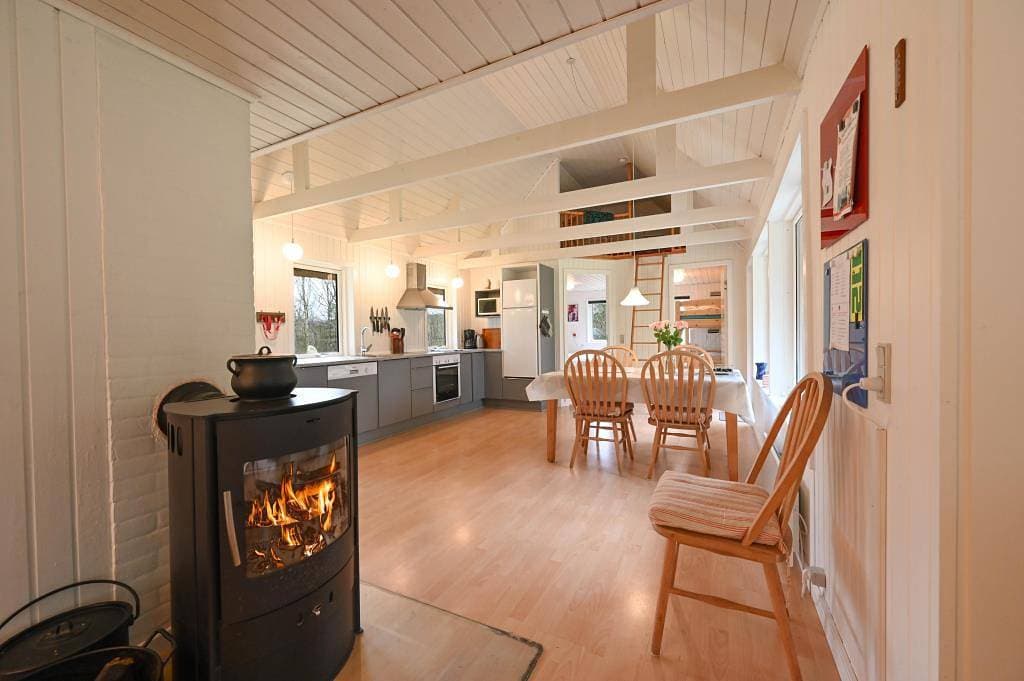 Foto 4 von 15: Gut geschützt liegendes Ferienhaus mit Reetdach und Sauna