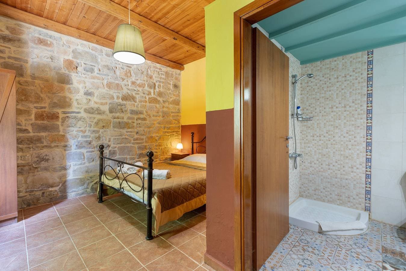 Foto 8 von 32: Einzimmerapartment 'Akros Oreon, Omalos' mit Bergblick, privater Terrasse und WLAN