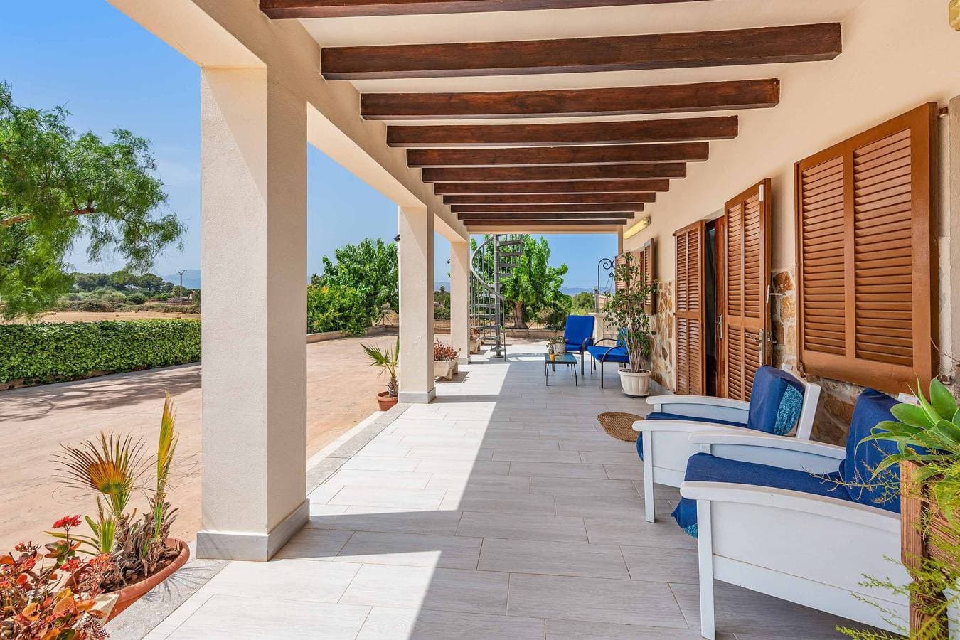 Foto 10 von 23: Villa für 4 Personen mit Balkon