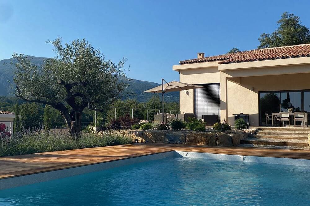 Beautiful new 180m2 villa with swimming pool terrace and 2500m2 wooded garden 1