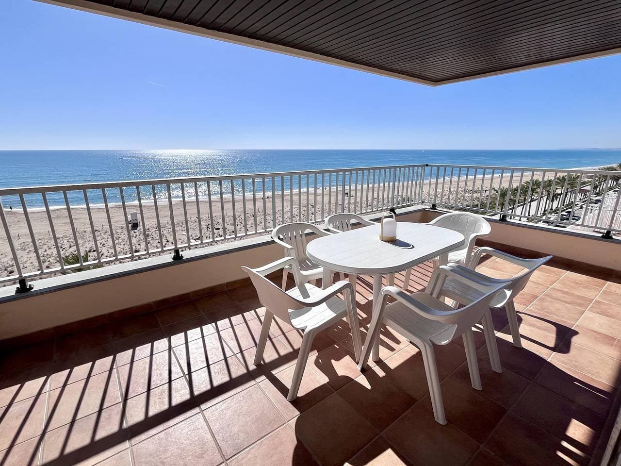 Foto 2 von 35: Großzügige Ferienwohnung direkt am Meer mit traumhaftem Ausblick