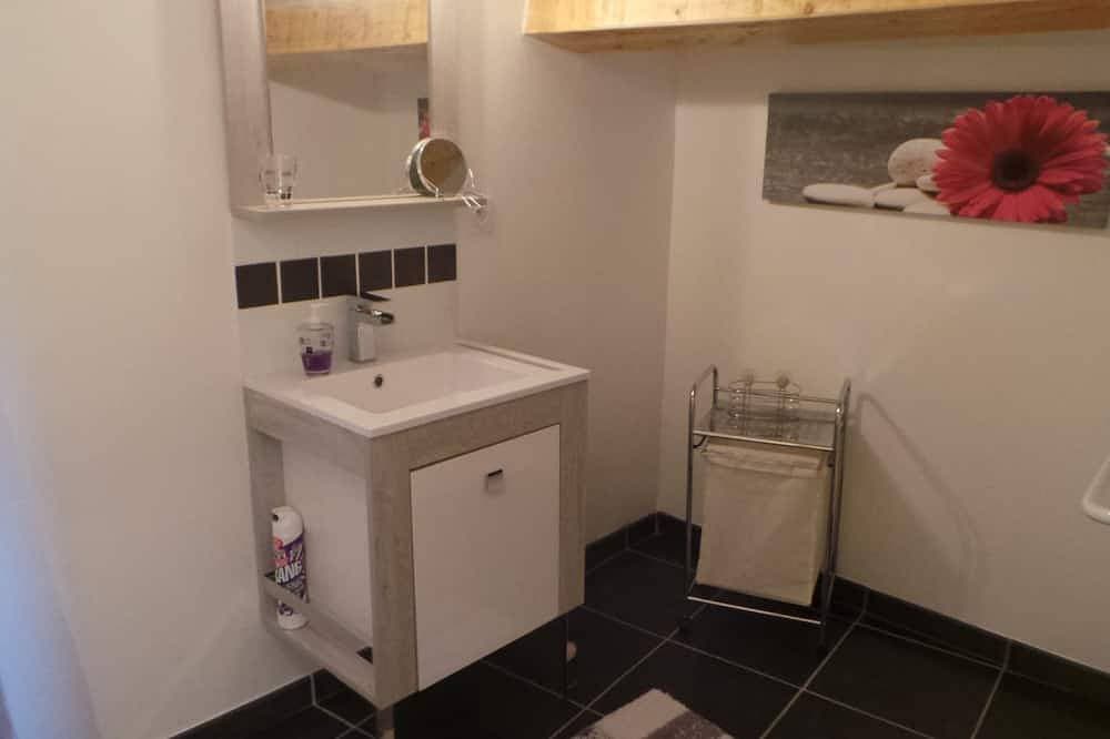 Foto 5 von 21: Schönes Dorfhaus mit Pool über den Boden, ruhig.