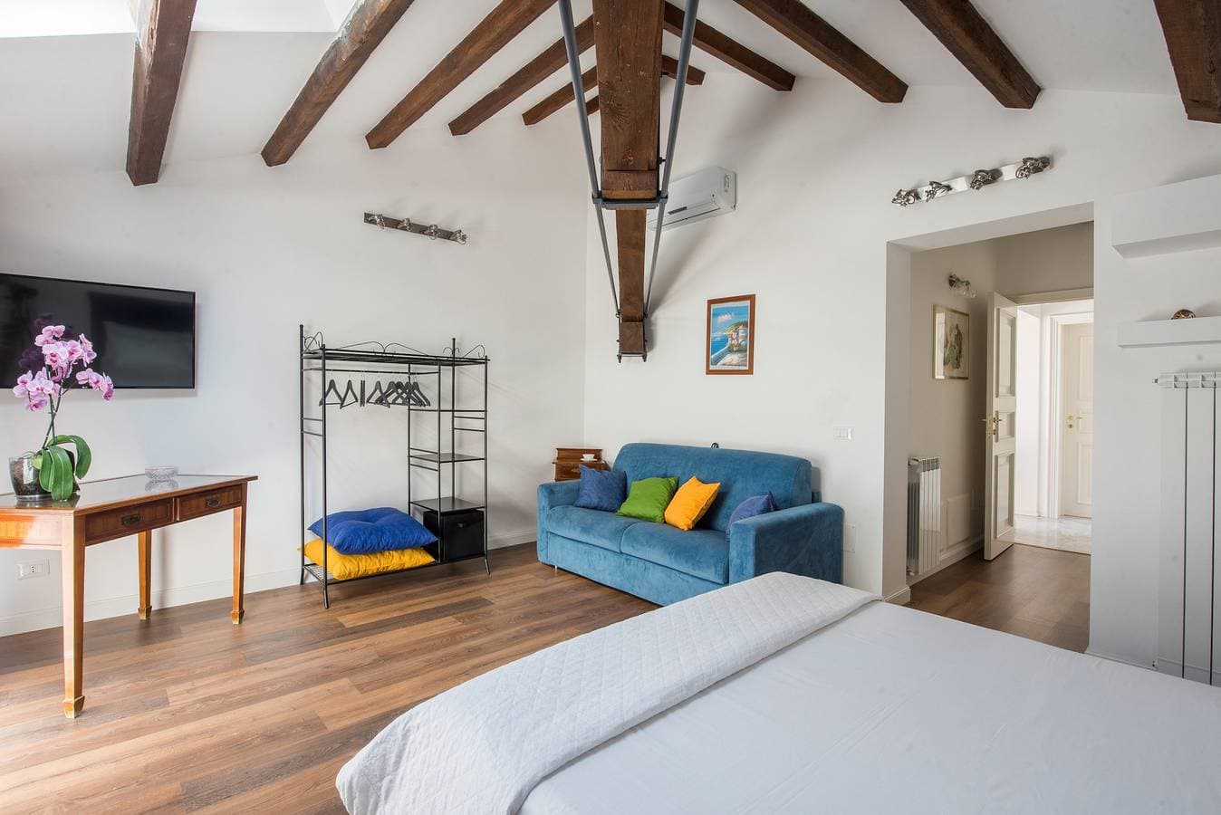 Foto 2 von 25: B&B Villa Liberty sul Mare - Camera Cobalto by Wonderful Italy