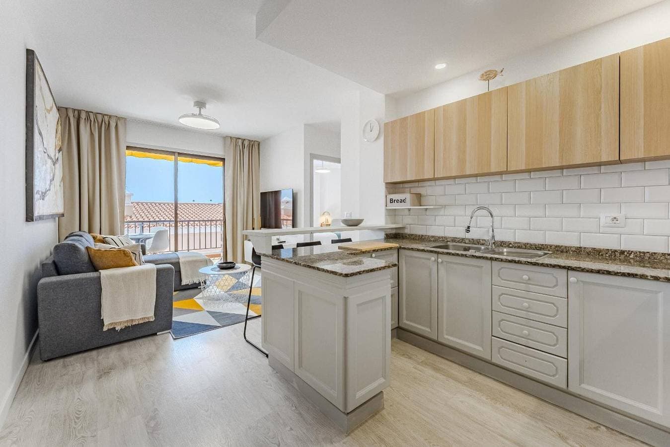 Foto 6 von 15: Ferienwohnung 'Drilasol 1 Bed' mit Gemeinschaftspool, Balkon und WLAN