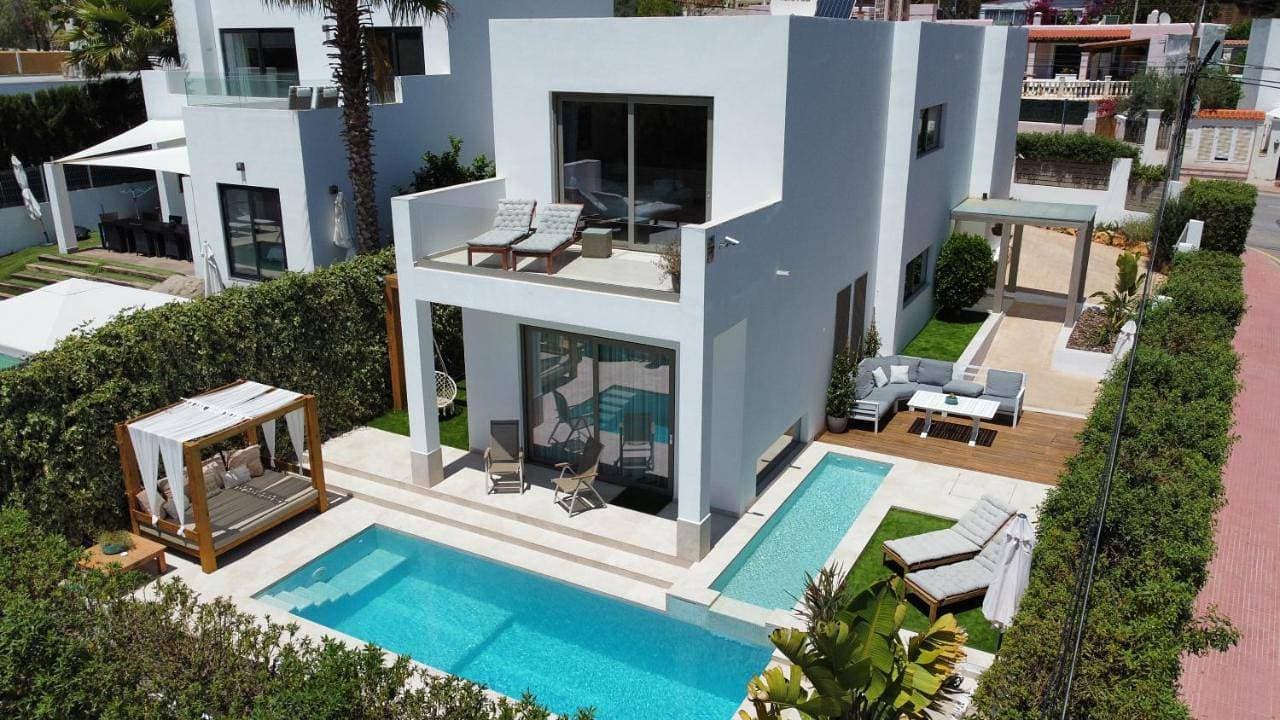 PERFECT FAMILY HOUSE CLOSE TO THE BEACH 1