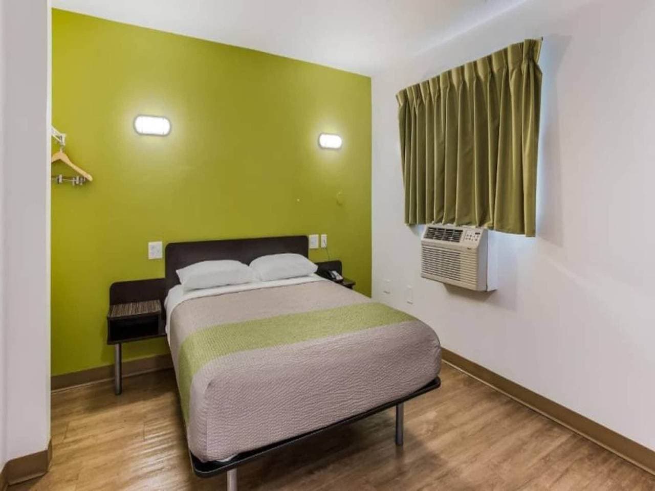 1 Queensize-Bett | Rauchen 1