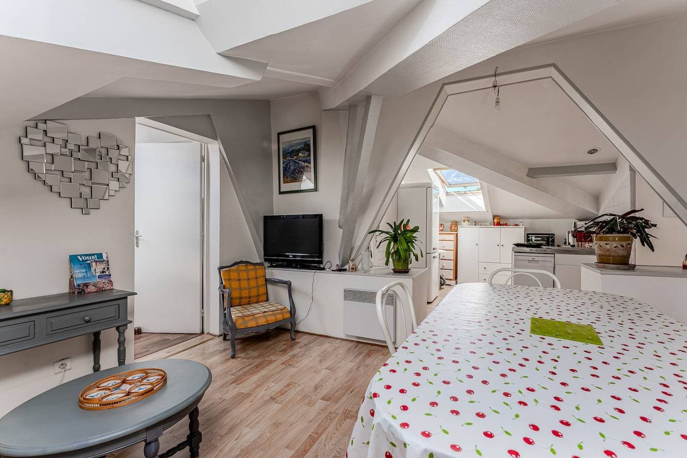 Foto 8 von 20: Mansardenapartment mit privatem Garten, WLAN & Klimaanlage im Zentrum La Teste-de-Buch