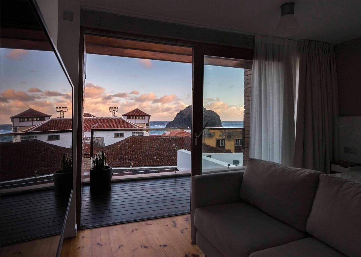 Vivienda El Ciprés. Terraza con espectaculares vistas al Mar. 1