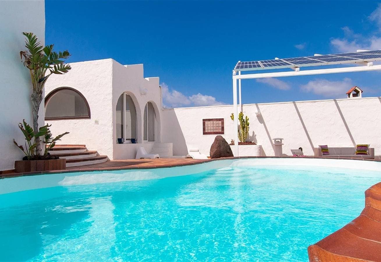 Foto 2 von 33: Wunderschöne Villa am Strand mit Meerblick, privatem Pool und WLAN