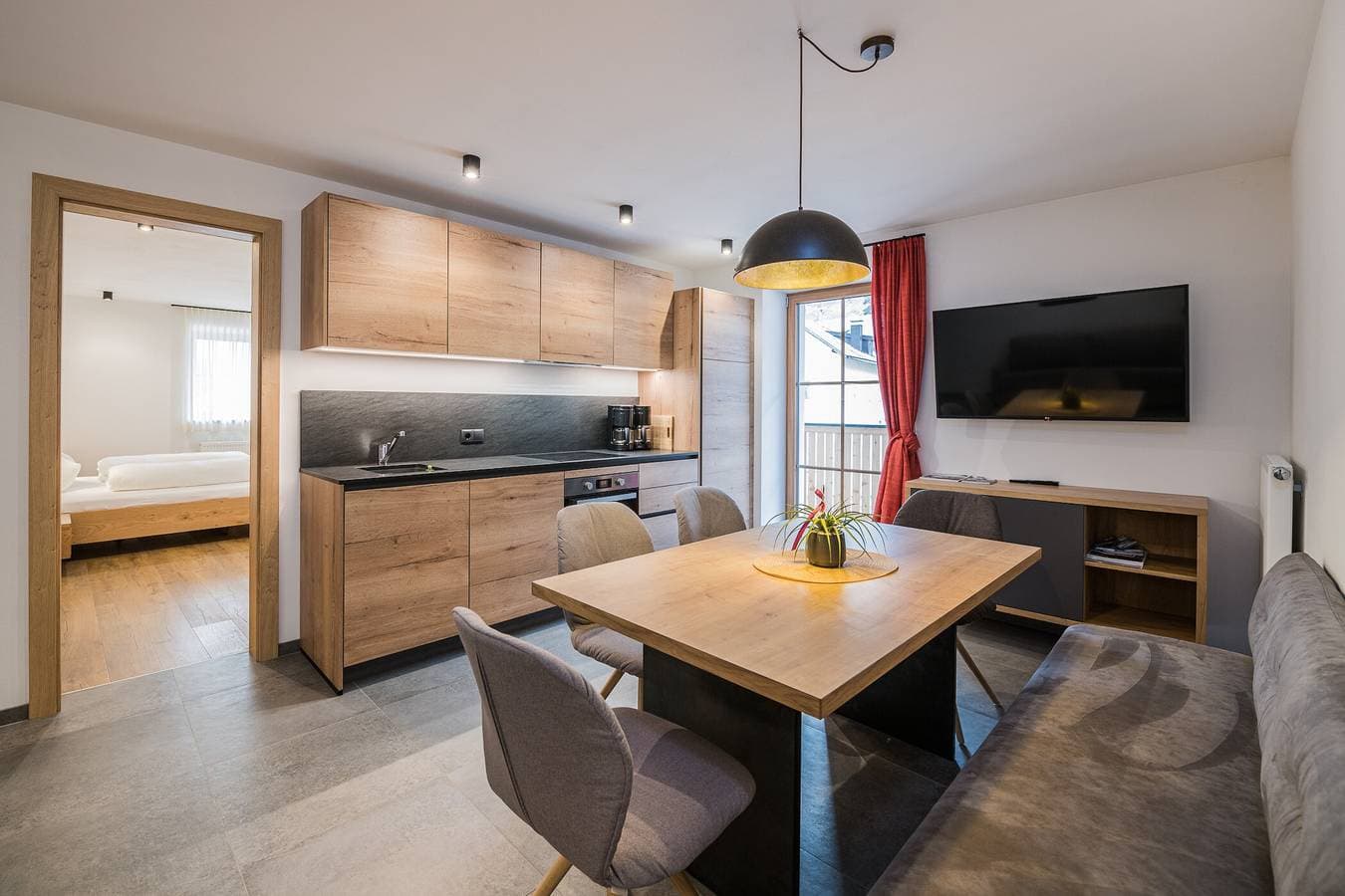 Foto 4 von 19: Ferienwohnung "Kuenz Dolomites 1" mit Bergblick, 2 Balkonen & WLAN