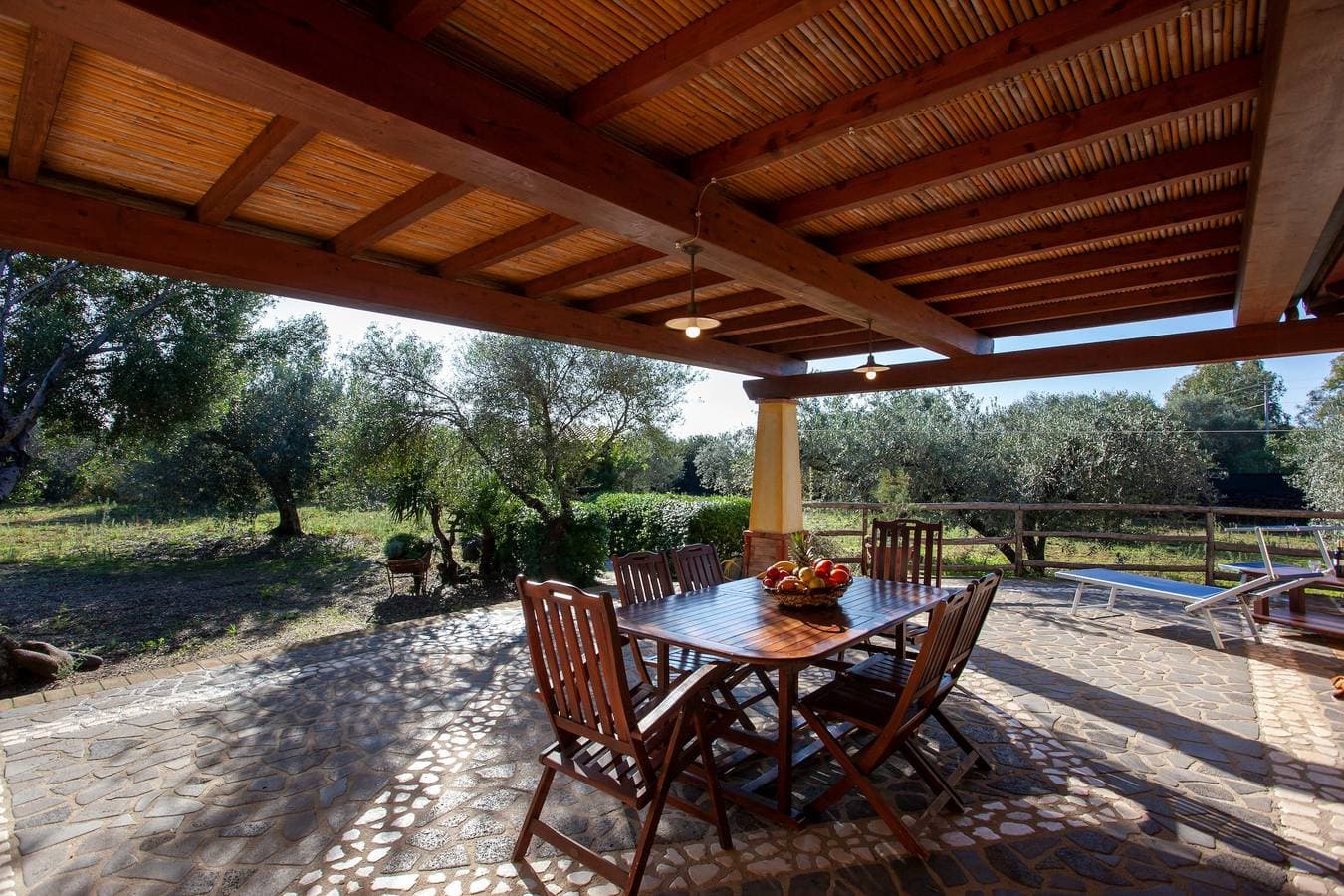Foto 3 von 28: Ferienwohnung "Typisches Landhaus - Orosei" mit Terrasse & Gemeinschaftsgarten
