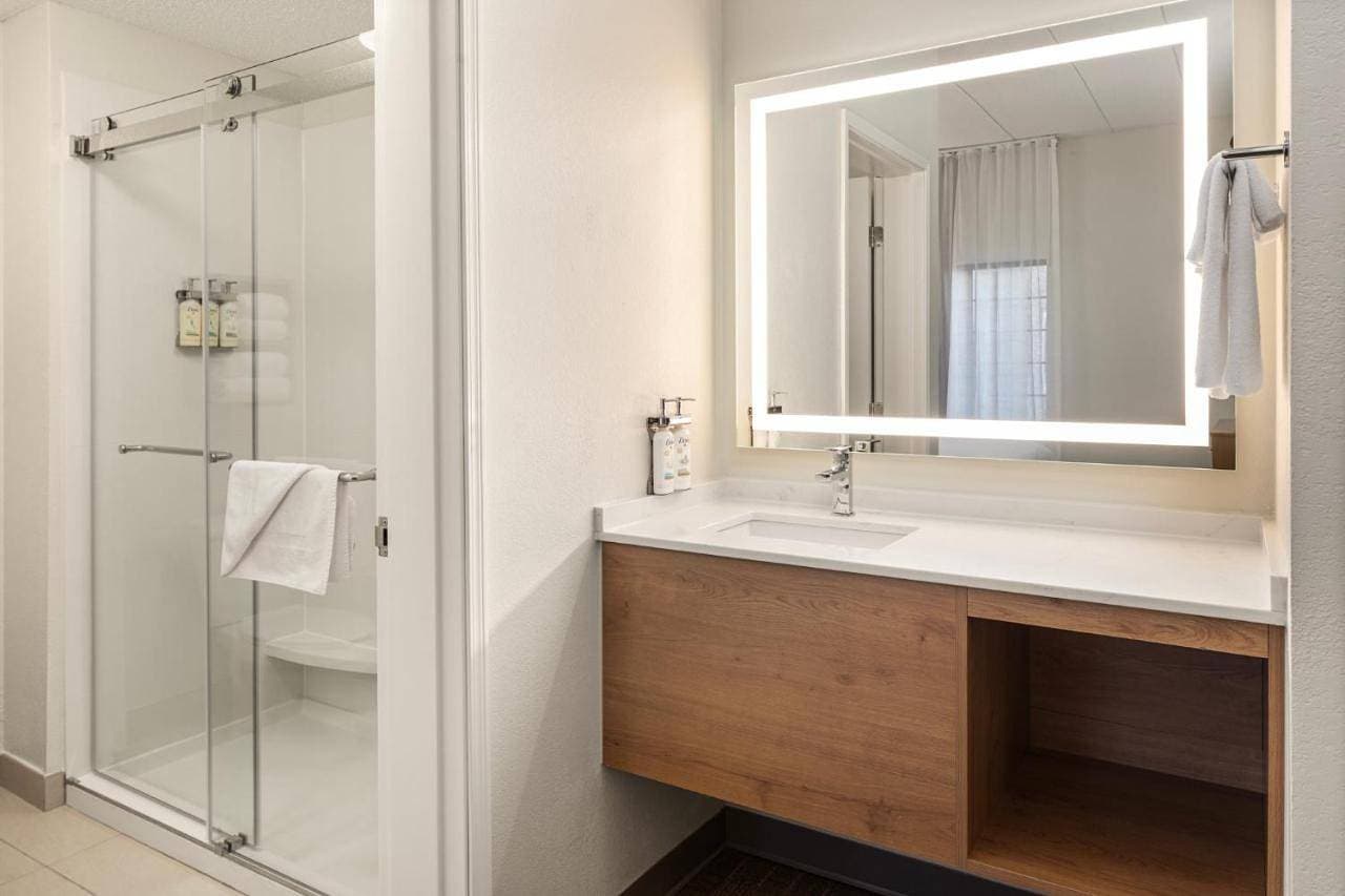 Foto 5 von 14: One-Bedroom Suite with Two Double Beds