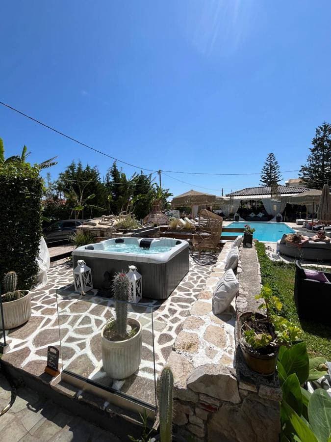 Foto 5 von 10: Deluxe Double or Twin Room with Pool View