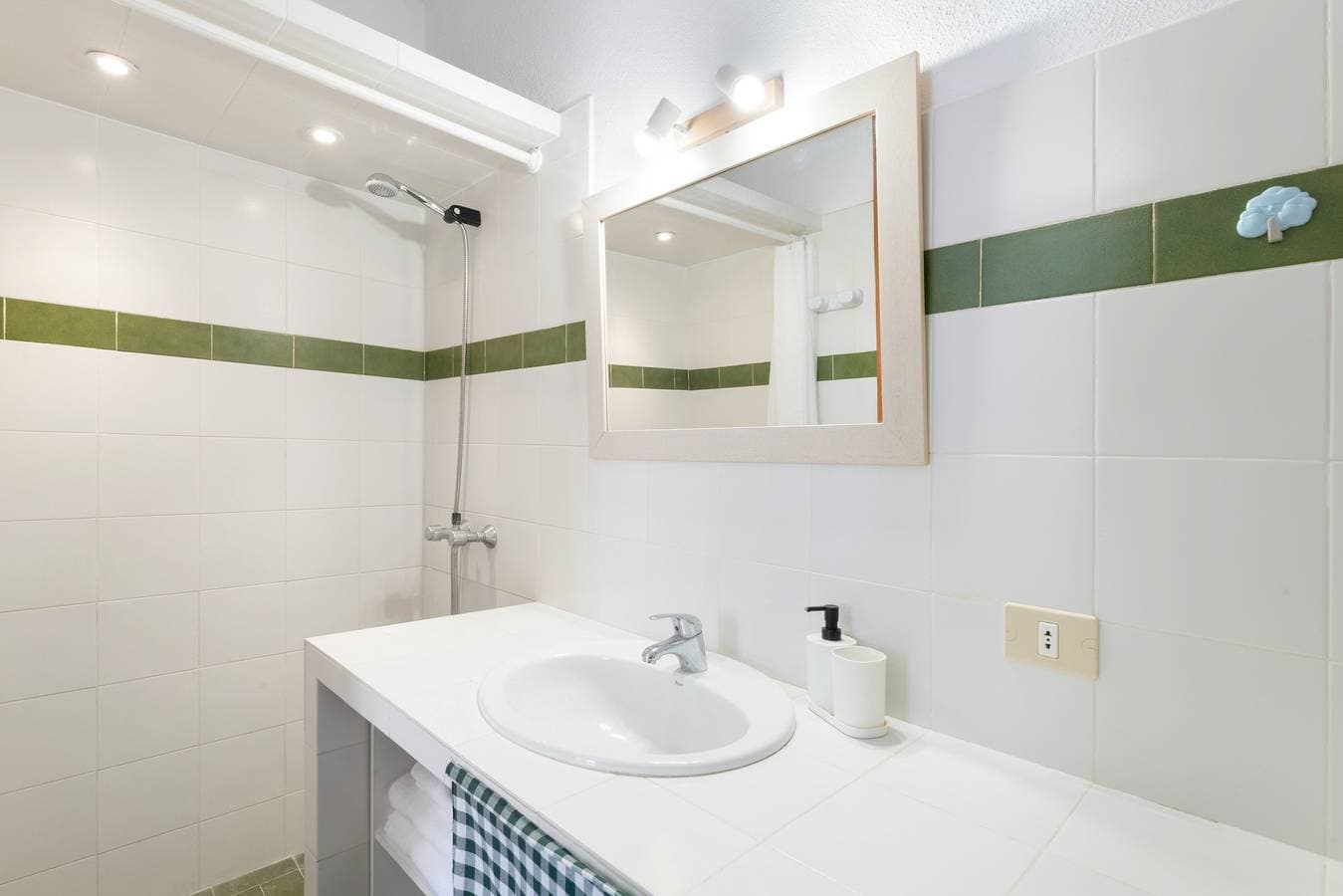 Foto 6 von 28: Apartment 'La Bayana - 4' mit Meerblick, Gemeinschaftspool und WLAN