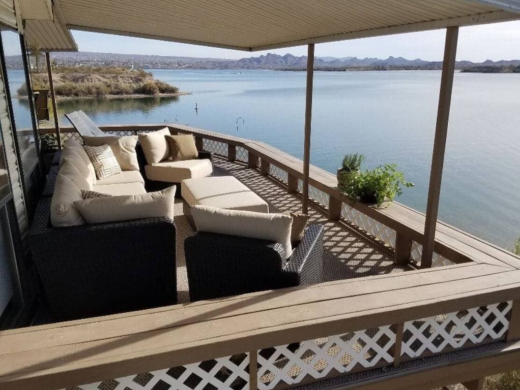 Foto 4 von 21: Private Spa On Water, King Bed, private steps to water