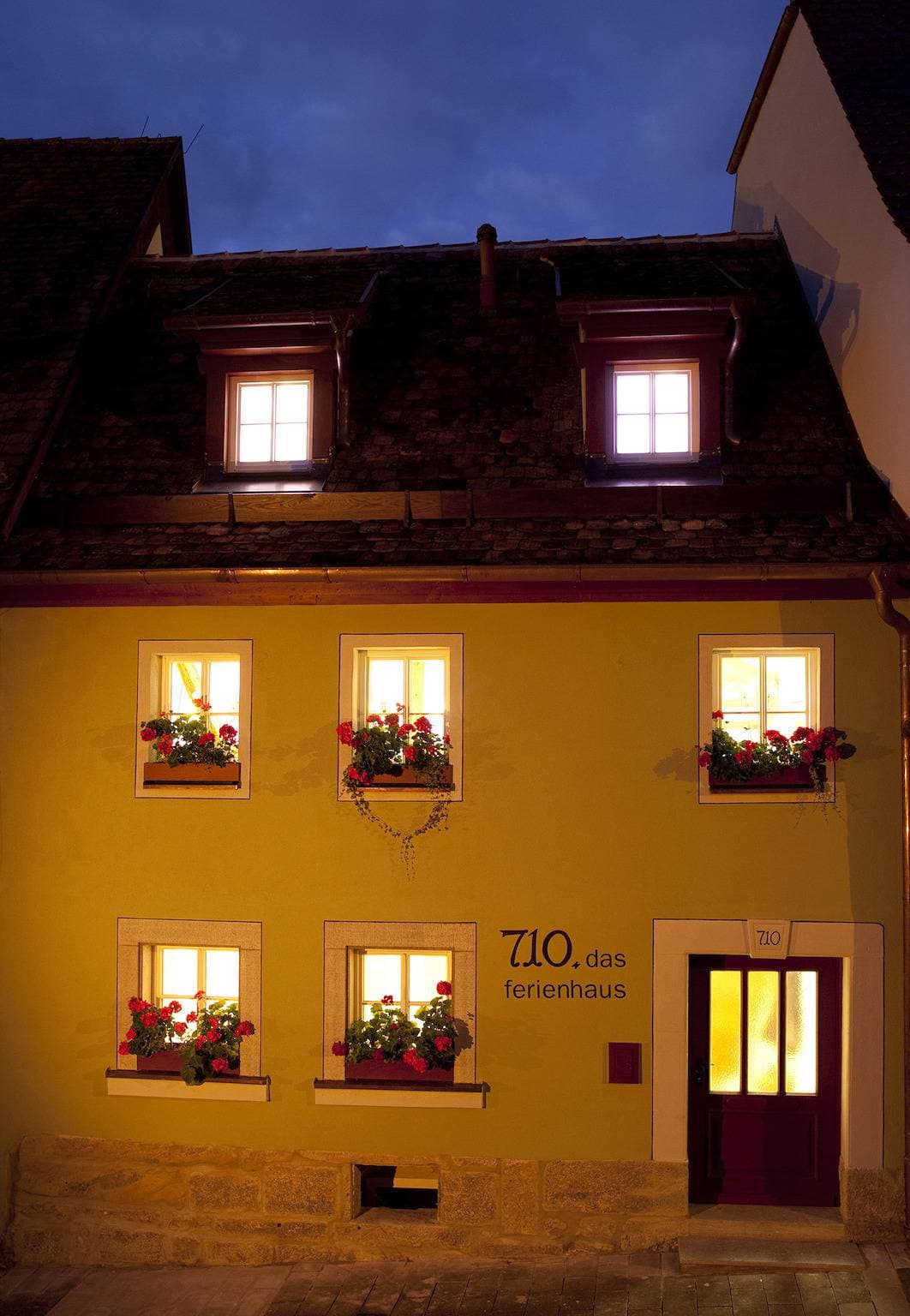 Foto 5 von 15: Ferienhaus "die710" - Ferienhaus "die710" mit Whirlwanne und Balkon