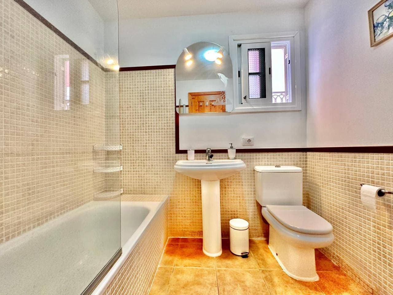 Foto 7 von 62: Three-Bedroom Apartment