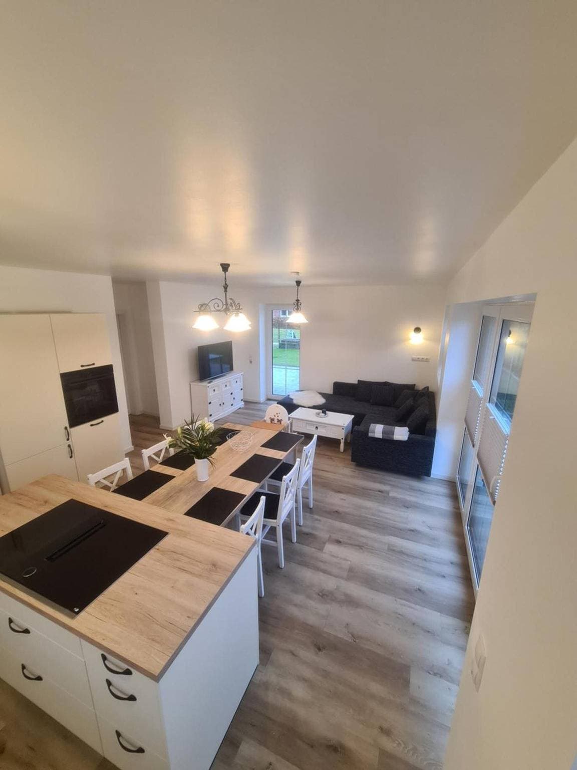 Foto 4 von 10: Ferienhaus 'Emily' mit Seeblick, privater Terrasse und Wi-Fi