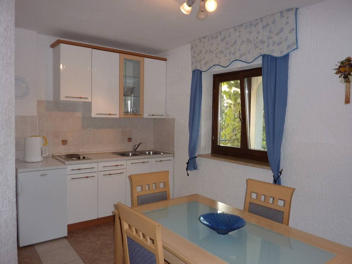 Foto 3 von 18: Two bedroom apartment with large balcony and partial sea view