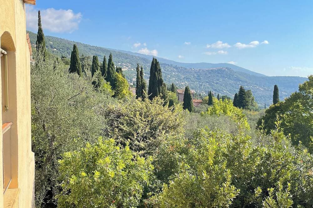 Foto 10 von 30: Villa Sleeps 10, 4 Bedrooms, with Pool and Sea and Mountain View