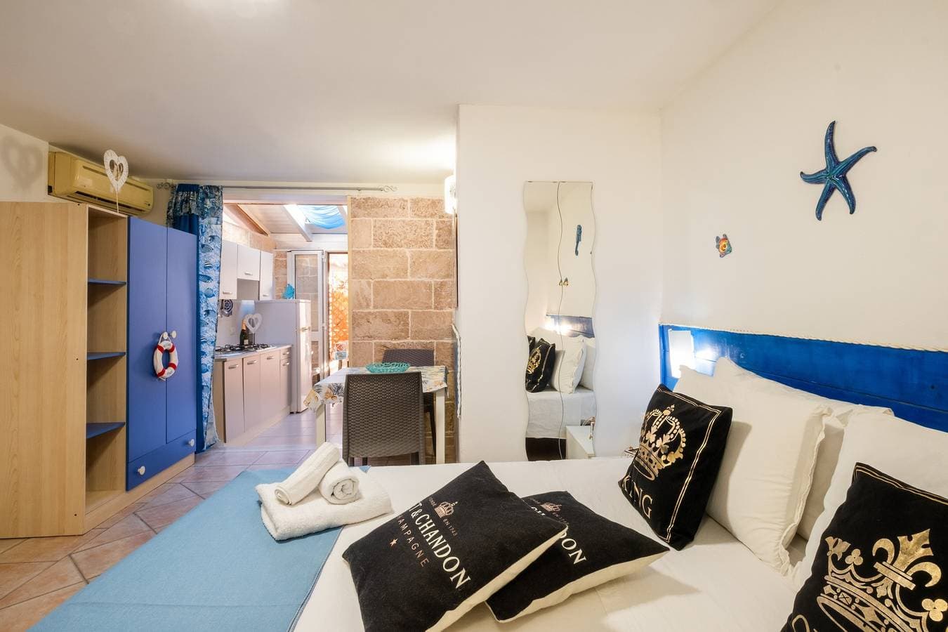Foto 4 von 28: Boutique Villa – Loft Nexus mit Gemeinschaftsterrasse, WLAN und Klimaanlage