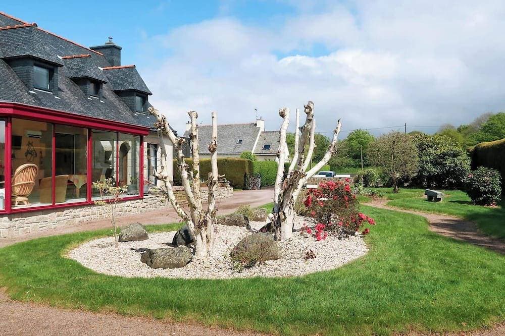 Foto 9 von 18: Homerez - Haus Pédernec Garten