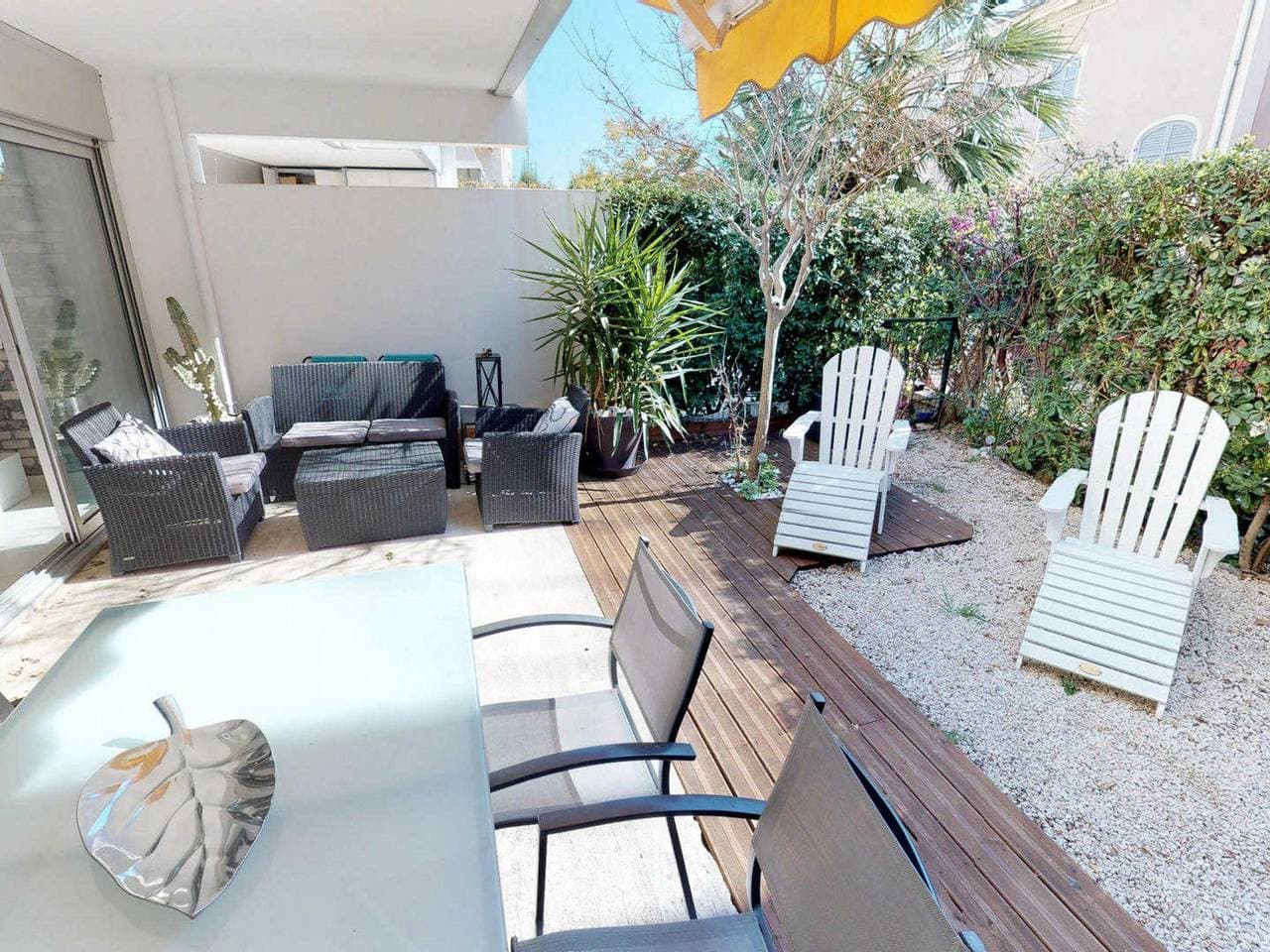 Modernes 2-Zimmer-Apartment mit Terrasse in Menton 1