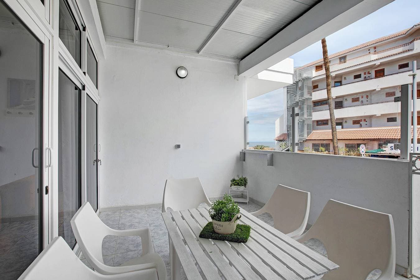 Foto 4 von 27: Ferienwohnung 'Apartamento Costa Adeje' mit privater Terrasse, WLAN und Klimaanlage