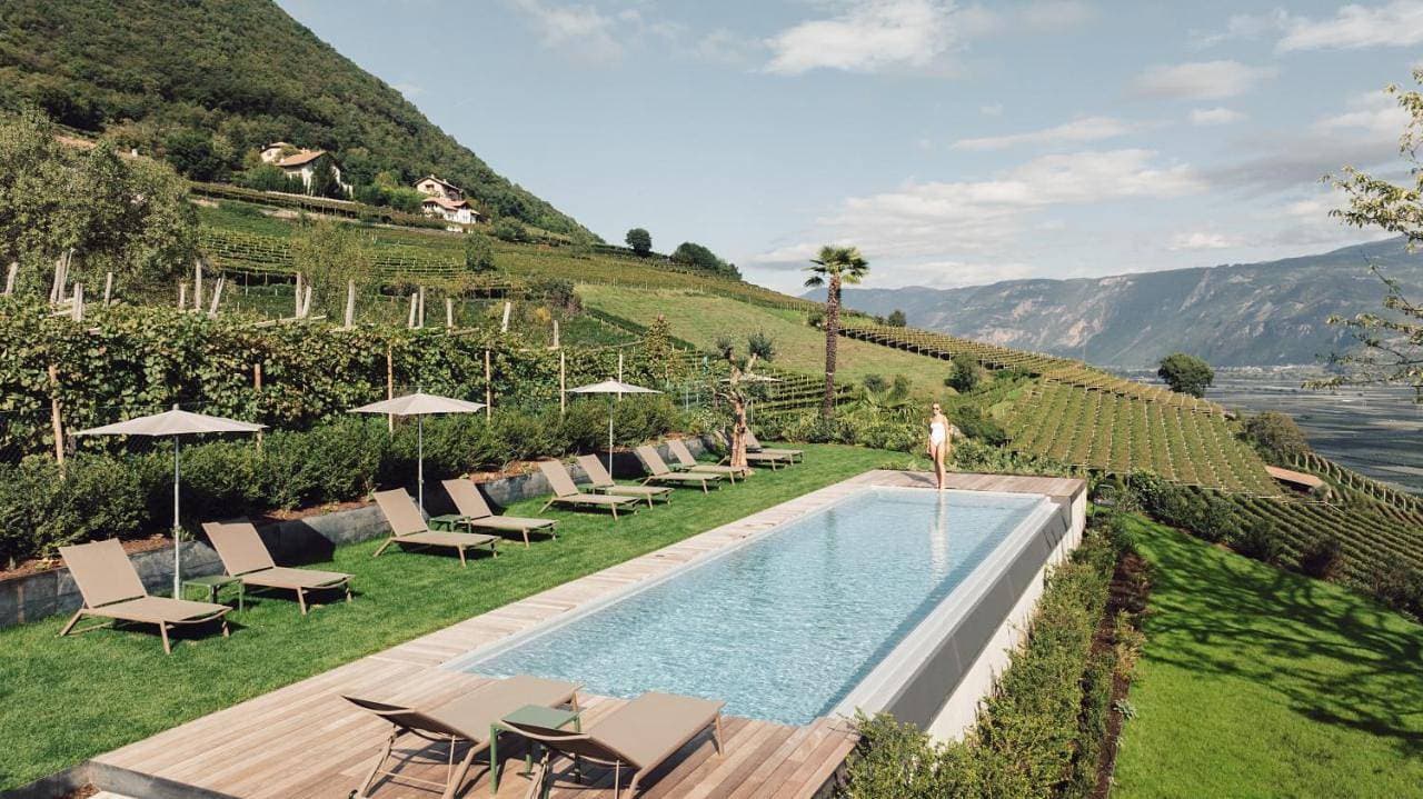 Pomella's Guesthouse 1